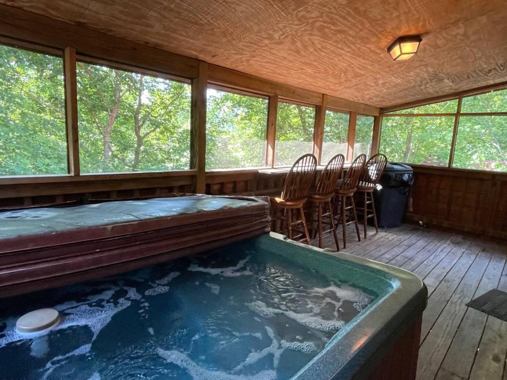 Mountaintop Hideaway Villa Pigeon Forge Eksteriør bilde